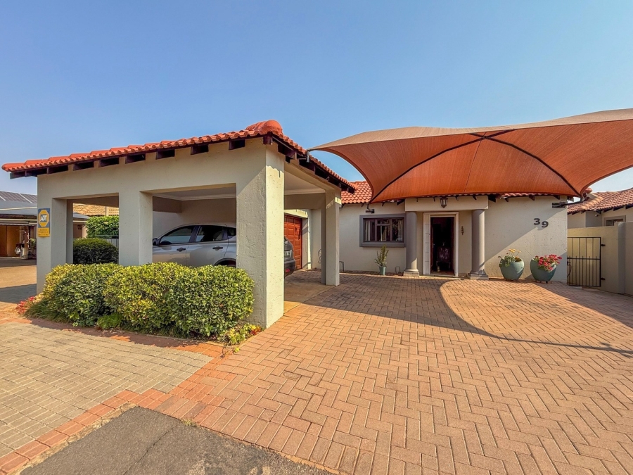 To Let 3 Bedroom Property for Rent in Melodie North West